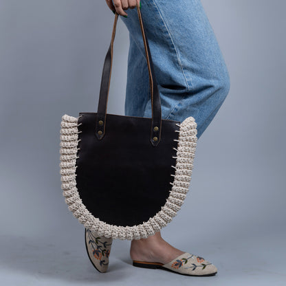 Wildsoul Crochet Tote Black 04