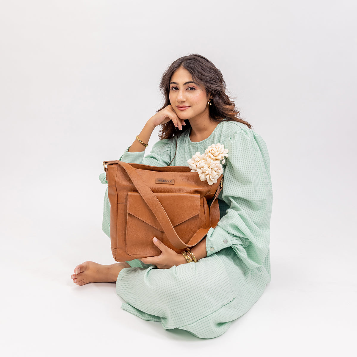 Wildsoul Slouchy Hobo Camel 07
