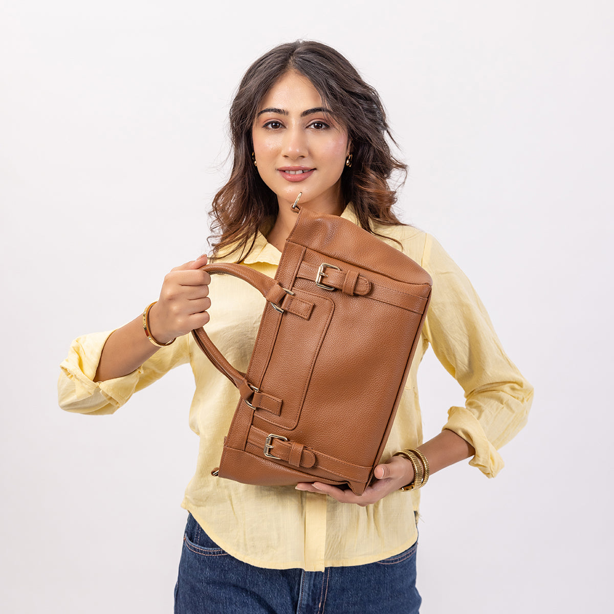 Wildsoul Triangle Handbag Camel 06
